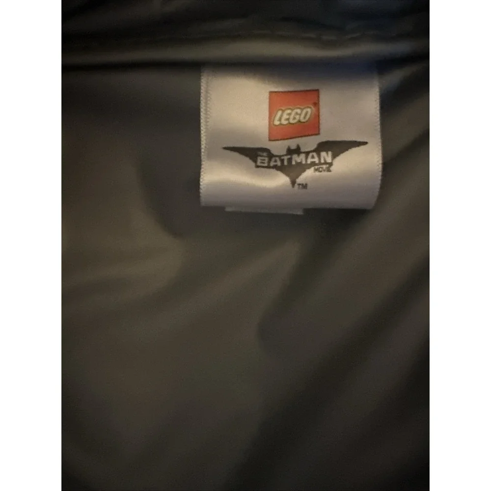The Lego Batman Movie Exclusive Lunchbox w/ Removable Cape